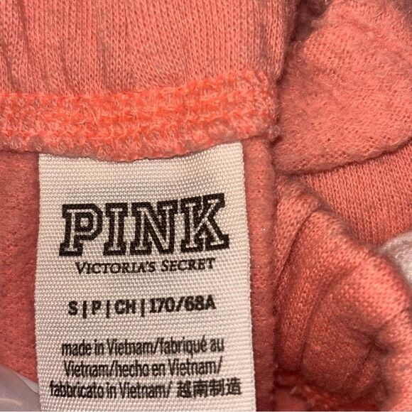 VS PINK Ivy Fleece Relaxed Shorts in passion pink size small - Picture 3 of 3